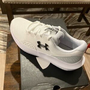 Under Armour Charge Surge 4